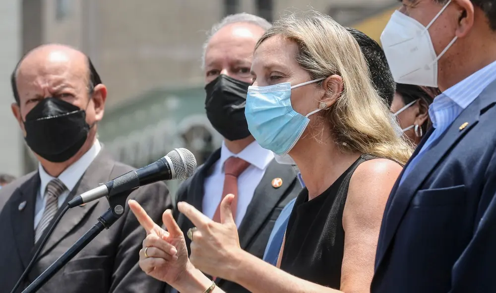 En el audio difundido la congresista opositora se expresó sobre la TV y Vladimir Cerrón. Foto: Congreso.