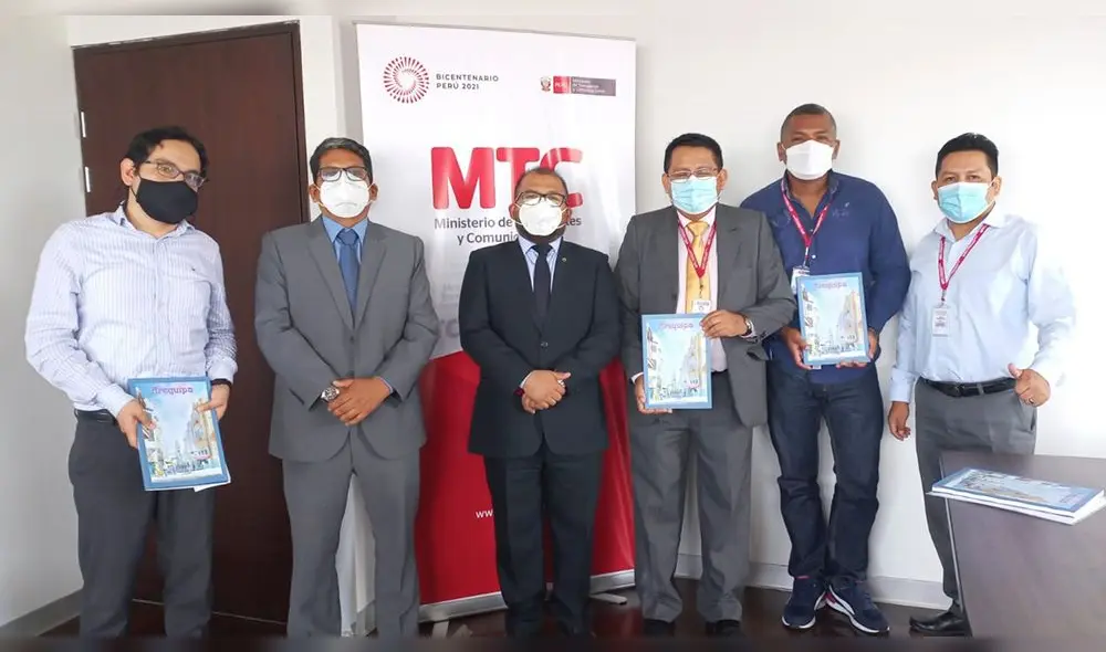 Candia señaló que el proyecto incluirá un componente tecnológico para efectuar el cobro del pasaje. Foto: Municipalidad de Arequipa Candia señaló que el proyecto incluirá un componente tecnológico para efectuar el cobro del pasaje. Foto: Municipalidad de Arequipa