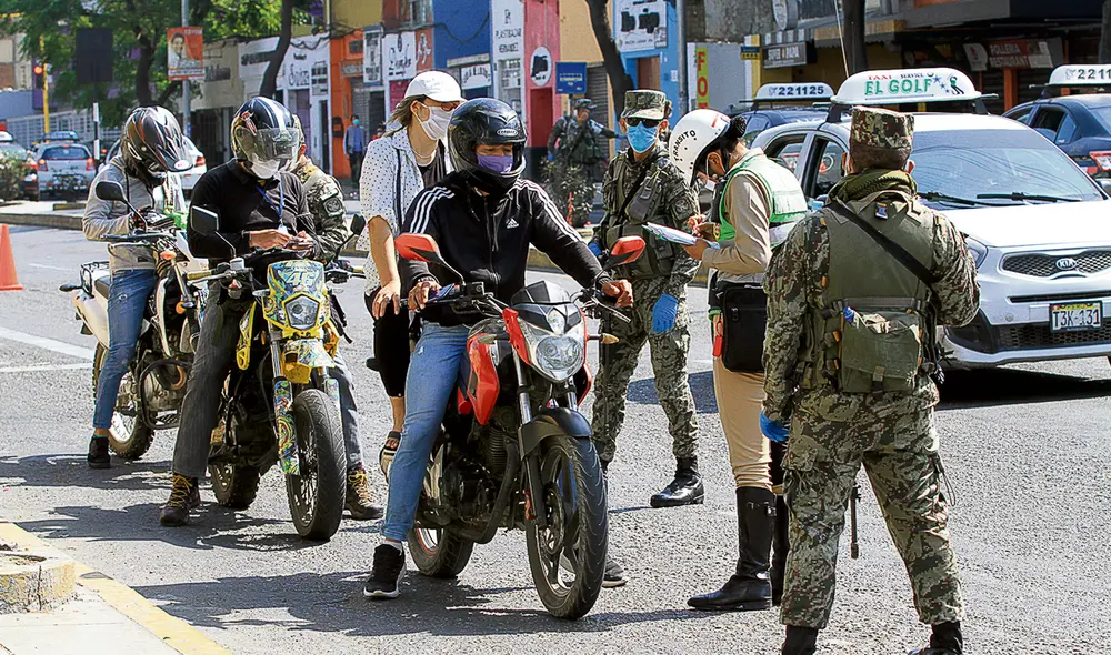 Apoyo. PNP asegura que prohibir la circulación de dos personas en una moto facilitaría el combate contra la delincuencia. Foto: Jaime Mendoza / La República