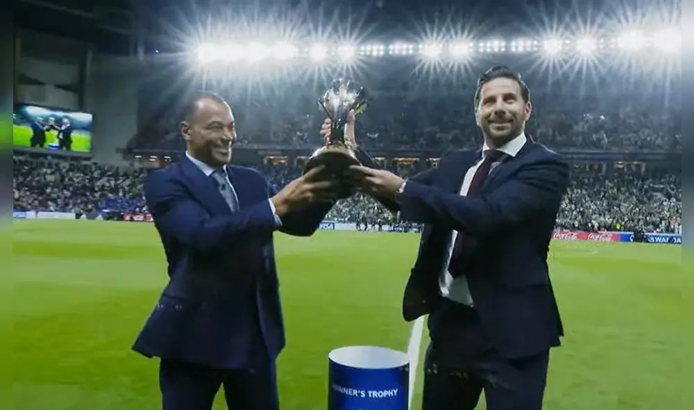 Claudio Pizarro vistió la camiseta del Chelsea. Foto: captura FIFA TV Claudio Pizarro vistió la camiseta del Chelsea. Foto: captura FIFA TV