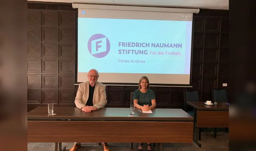 El director regional de la Fundación Friedrich Naumann, Jörg Dehnert, junto a la presidenta del Congreso, María del Carmen Alva. Foto: Facebook / Fundación Friedrich Naumann