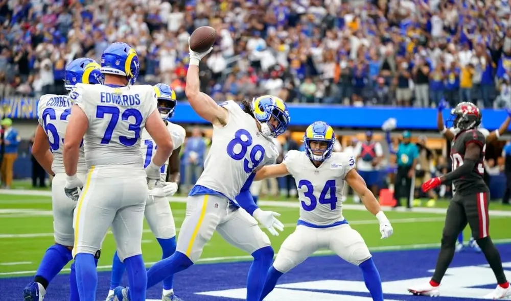 Los Angeles Rams marcando un 'touchdown'. Foto: KTLA.