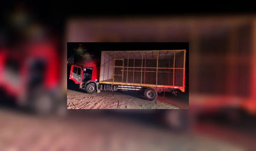 Vehículo fue recuperado por el sector Tanguche de Virú sin la carga. Foto: Radio Virú Star Vehículo fue recuperado por el sector Tanguche de Virú sin la carga. Foto: Radio Virú Star