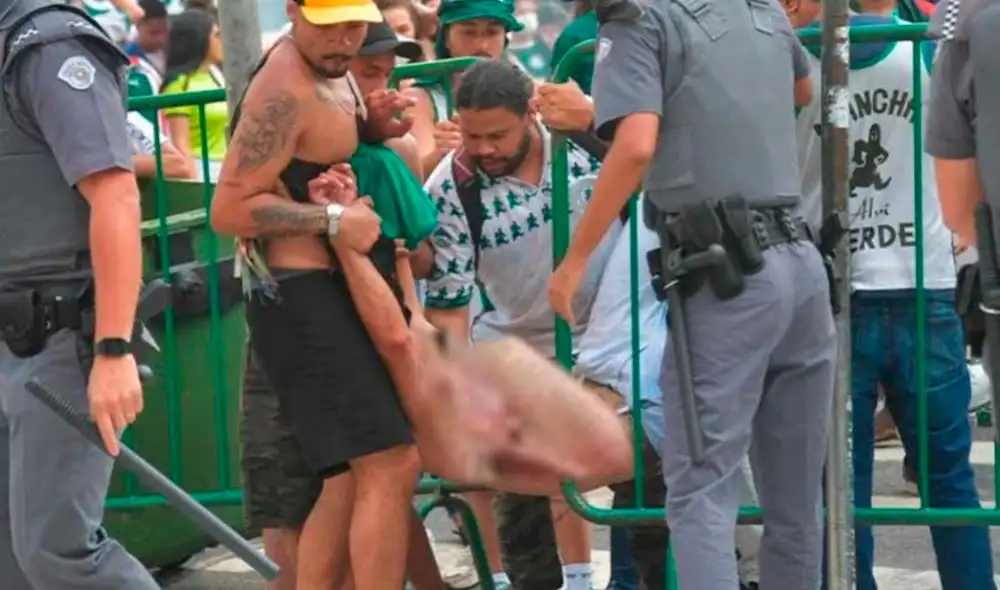 Un hincha terminó muerto tras ser impactado por una bala. Foto: Olé. Un hincha terminó muerto tras ser impactado por una bala. Foto: Olé.