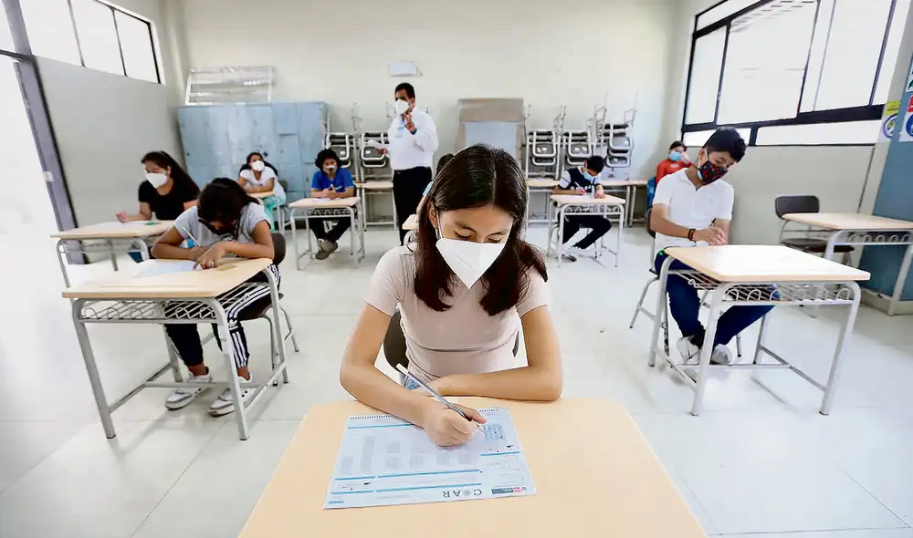 Prueba escrita. Examen continúa hoy con el segundo grupo de inscritos al concurso. Foto: difusión Prueba escrita. Examen continúa hoy con el segundo grupo de inscritos al concurso. Foto: difusión