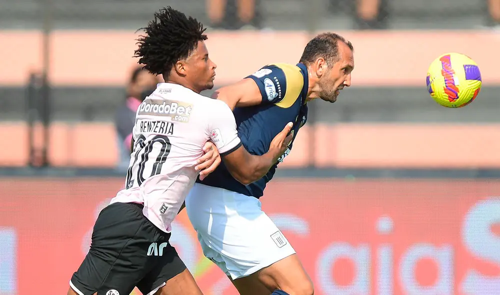 Blanquiazules y rosados se enfrentan en el Miguel Grau del Callao. Foto: Liga de Fútbol Profesional