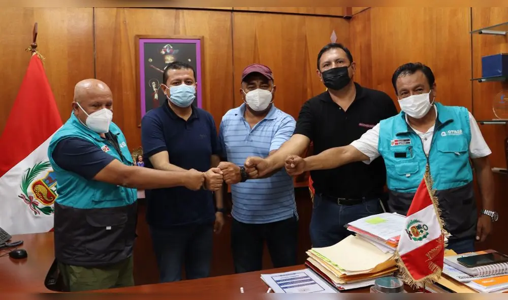 Autoridades se reúnen para solucionar problemática del agua en Pacora. Foto: GORE Lambayeque. Autoridades se reúnen para solucionar problemática del agua en Pacora. Foto: GORE Lambayeque.