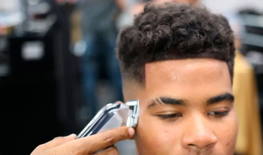 La línea en la ceja es de las preferidas entre los barberos y en redes sociales. Foto: 360Jeezy / YouTube