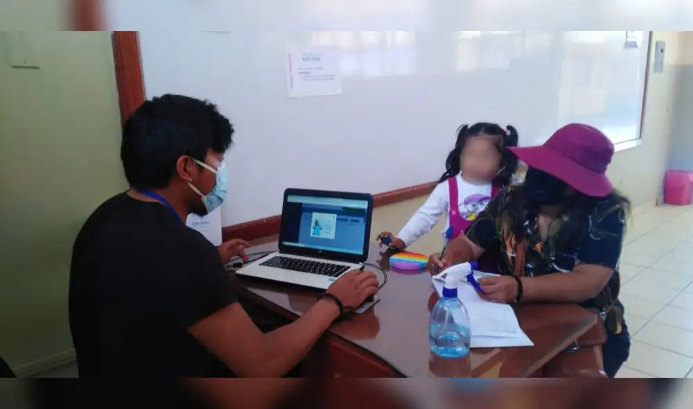 Cambios. la matricula tradicional, donde el padre iba al colegio llegó a su fin. Ahora padres pueden registrar a sus hijos de manera digital. Foto: La República