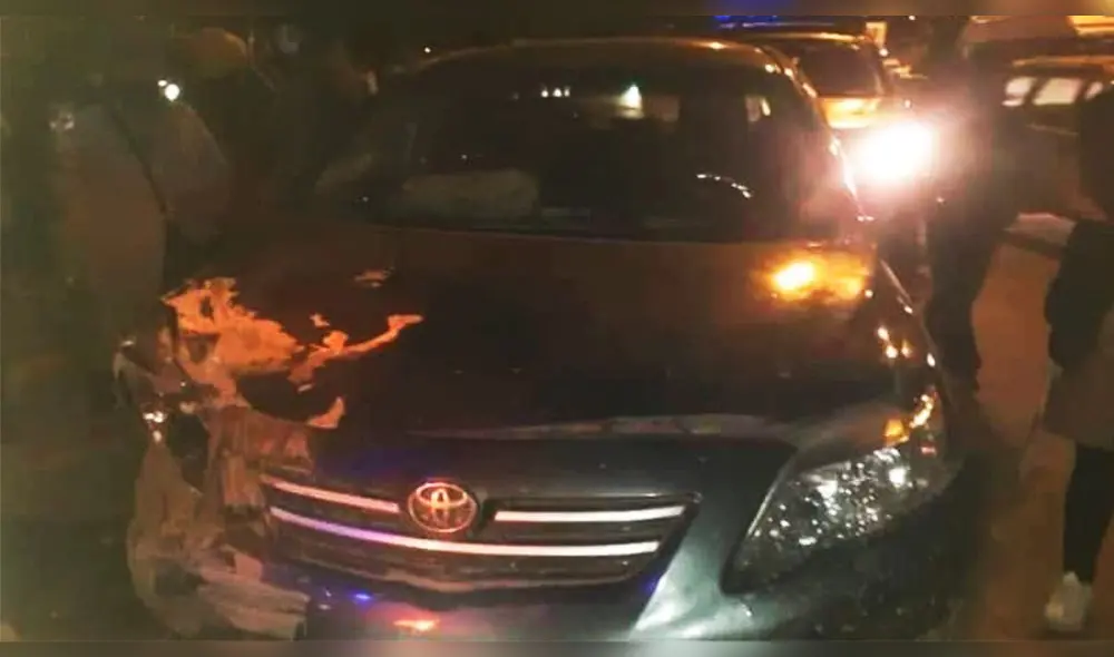 La mototaxi fue impactada violentamente por un auto de placa C9V-138. Foto: FG Noticias La mototaxi fue impactada violentamente por un auto de placa C9V-138. Foto: FG Noticias