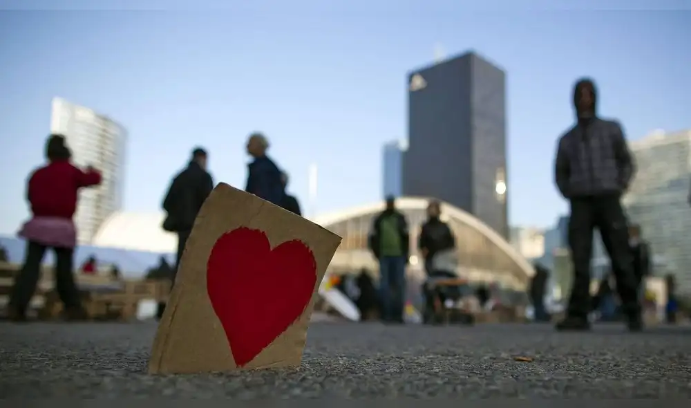 Un mensaje en otro idioma podría sorprender a tus seres queridos en San Valentín. Foto: EFE