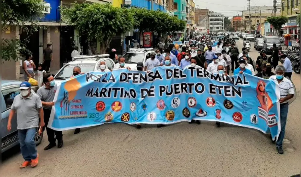 La marcha contó con el resguardo de la Policía Nacional. Foto: Clinton Medina/La República.