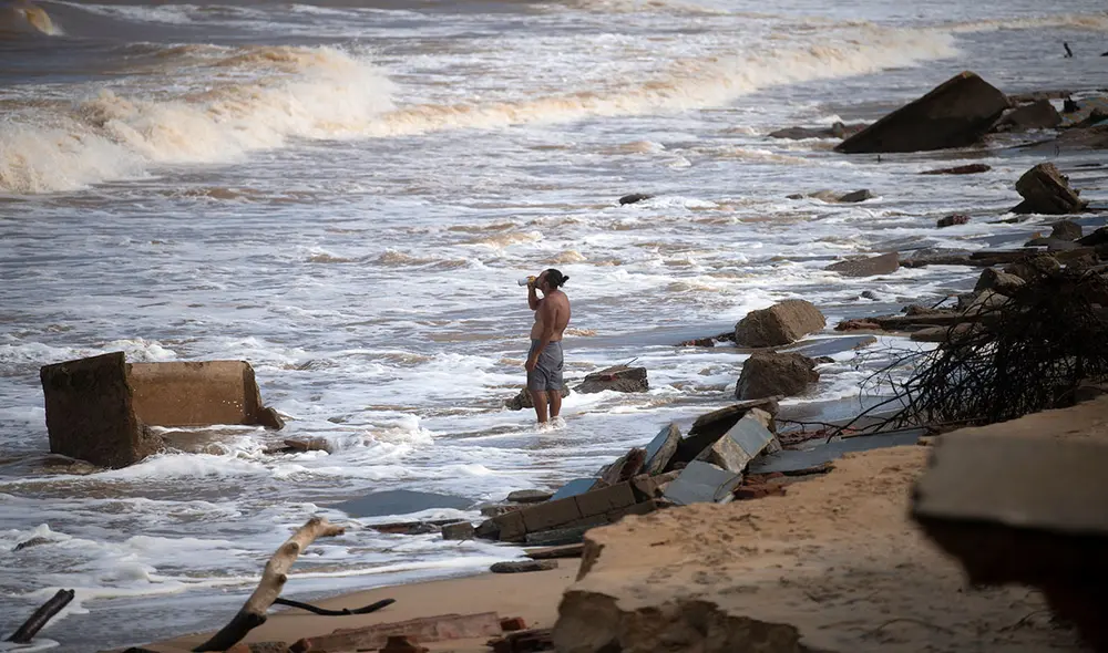 En el área de riesgo en Brasil, siguen en pie solo 180 casas con 302 habitantes. Foto: AFP En el área de riesgo en Brasil, siguen en pie solo 180 casas con 302 habitantes. Foto: AFP