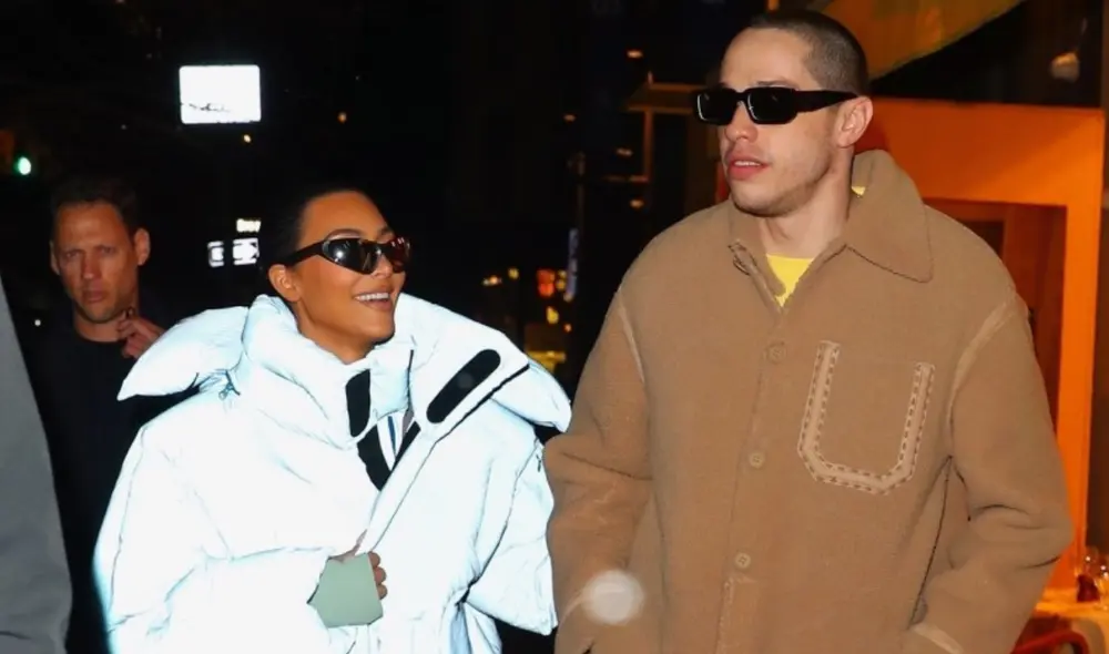 Kim Kardashian y Pete Davidson fueron vistos dándose un beso por primera vez. Foto: Page Six