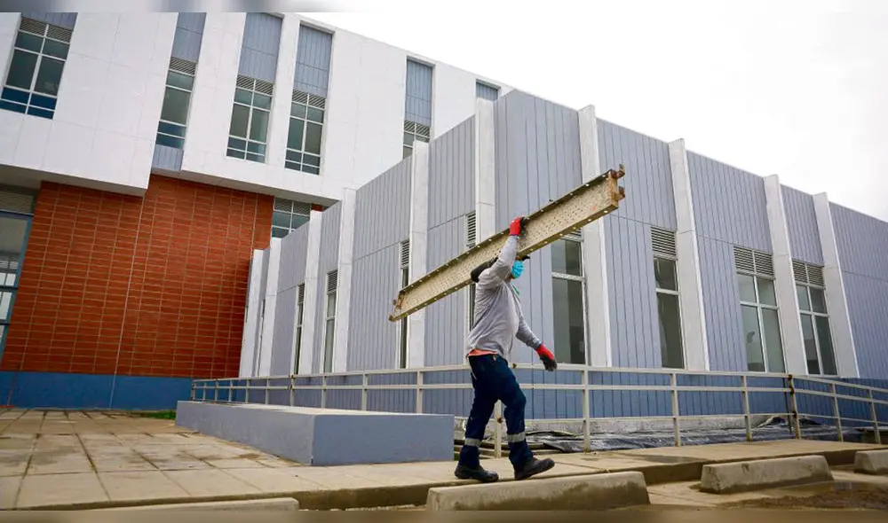 Un caso. Hospital de Inclan en Islay tiene problemas porque en su expediente no se consideró servicios básicos. Foto: La República Un caso. Hospital de Inclan en Islay tiene problemas porque en su expediente no se consideró servicios básicos. Foto: La República