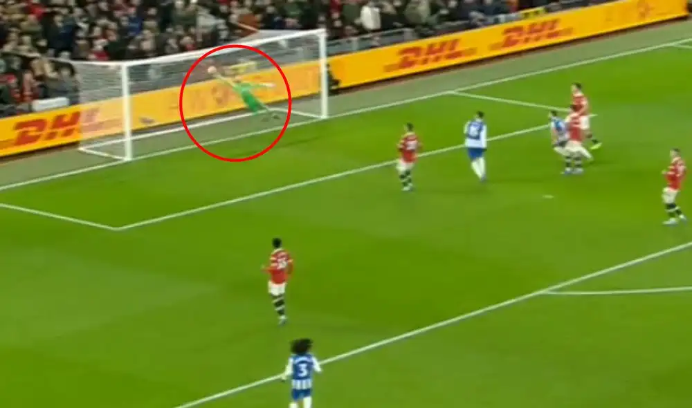 David De Gea siendo héroe. El arquero de los diablos rojos impidió el 1-0 del Brighton en el primer tiempo. Foto: captura ESPN