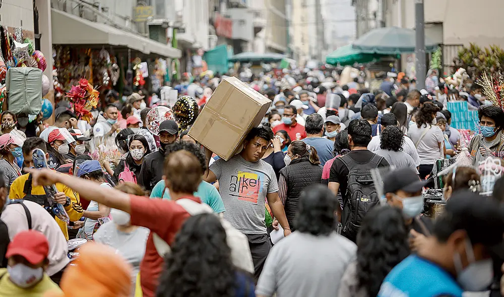 No bajen la guardia. Población debe mantener los cuidados y recibir tercera dosis para reforzar protección contra el virus. Foto: Antonio Melgarejo / La República