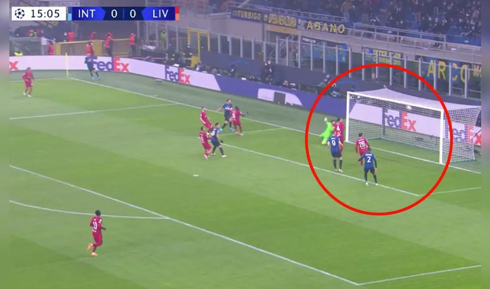 El turco controló de gran manera en el área rival y su disparo pegó en el travesaño. Foto: captura ESPN