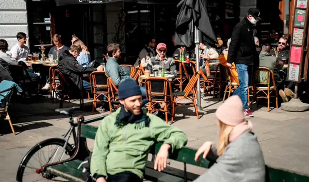 Se mantendrá, no obstante, la obligatoriedad de usar mascarilla en centros de salud y transportes públicos. Foto: AFP