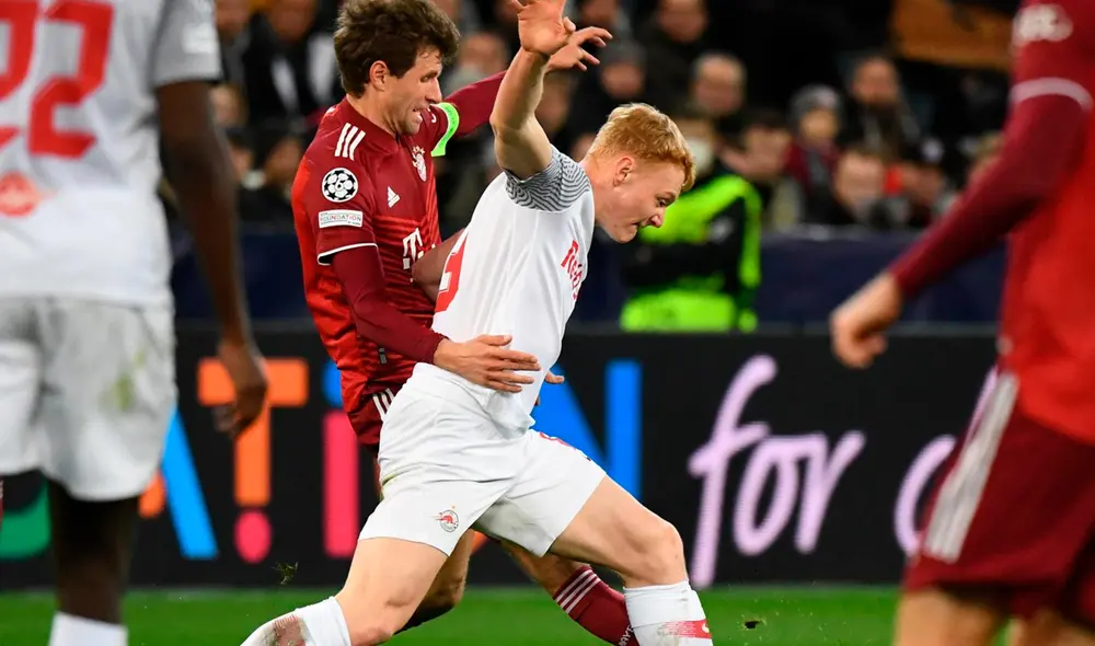 Bayern Múnich vs. Salzburgo chocan en el Red Bull Arena. Foto: EFE Bayern Múnich vs. Salzburgo chocan en el Red Bull Arena. Foto: EFE