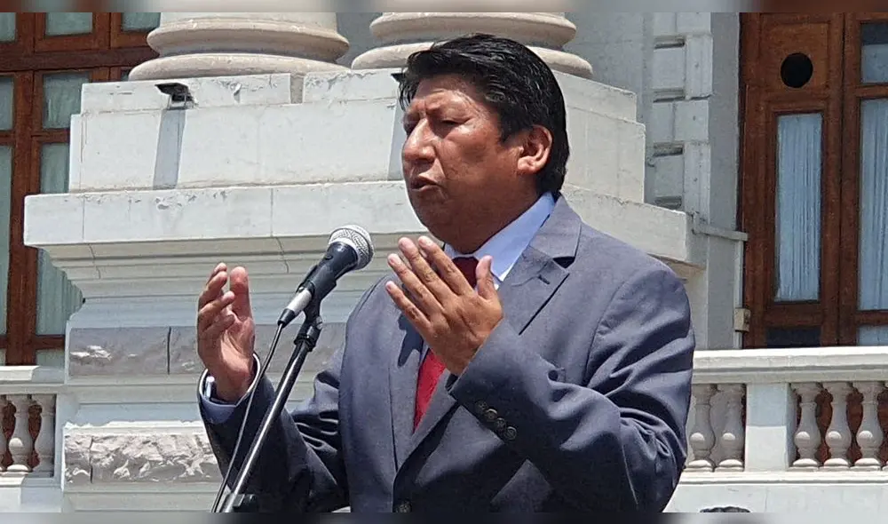 Cerrón señaló que su bancada se había dado cuenta de que "la patria se está perjudicando". Foto: Jessica Merino/ URPI-LR Cerrón señaló que su bancada se había dado cuenta de que "la patria se está perjudicando". Foto: Jessica Merino/ URPI-LR