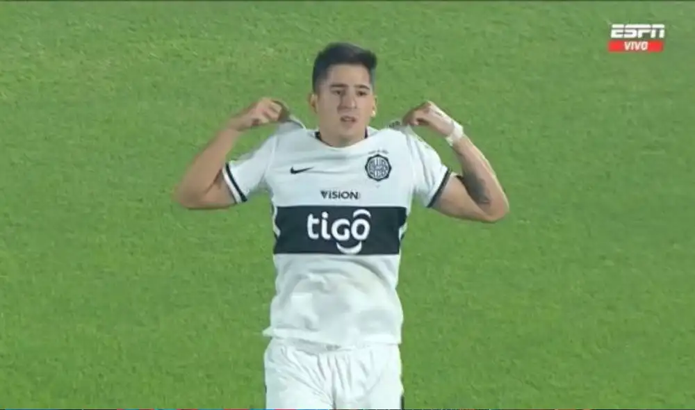 Paiva sorprendió a la defensa de César Vallejo y anotó el 1-0 para Olimpia. Foto: captura ESPN Paiva sorprendió a la defensa de César Vallejo y anotó el 1-0 para Olimpia. Foto: captura ESPN