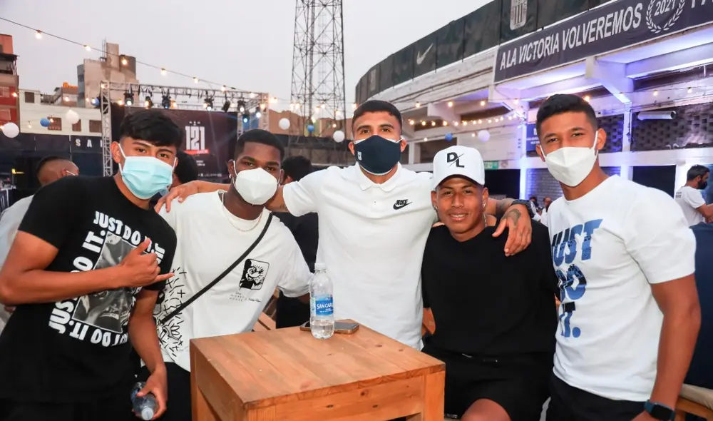 Los íntimos celebraron sus 121 años a lo grande en el Alejandro Villanueva. Foto: prensa Alianza Lima