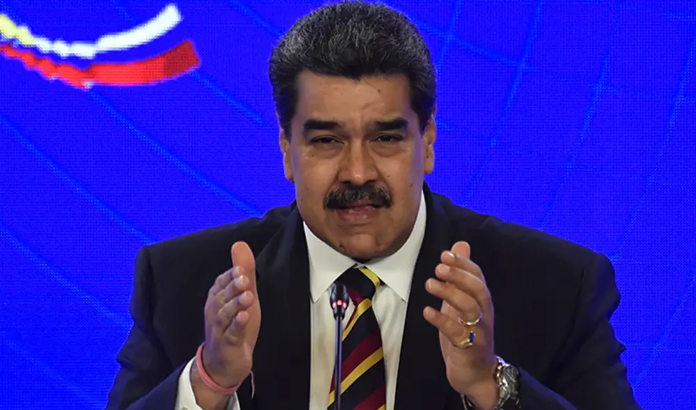 Nicolás Maduro habla durante una conferencia de prensa con el vice primer ministro ruso Yuri Borisov (fuera de cuadro) en el Palacio Presidencial de Miraflores en Caracas, el 16 de febrero de 2022. Foto: AFP