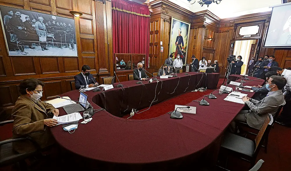 Plaza tomada. Para la presidenta de la Comisión de Justicia, Gladys Echaíz, los cambios fortalecerán la colaboración eficaz. Foto: Congreso Plaza tomada. Para la presidenta de la Comisión de Justicia, Gladys Echaíz, los cambios fortalecerán la colaboración eficaz. Foto: Congreso