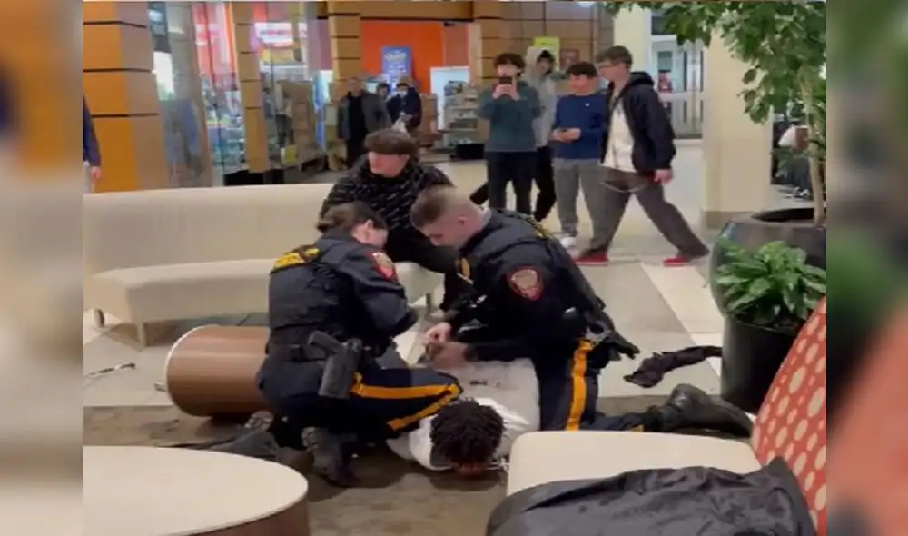 En las imágenes se ve el trato diferencial que le dan al ciudadano afroamericano. Foto y video: Storify