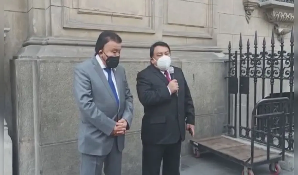 José Luna acudió con su compañero de bancada y vocero de Podemos, Enrique Wong. Foto: URPI