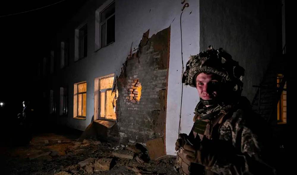 El sonido de las bombas se escuchaba desde Stanytsia Luganska, una localidad ucraniana bajo control de las fuerzas gubernamentales cerca de la línea del frente. Foto: AFP El sonido de las bombas se escuchaba desde Stanytsia Luganska, una localidad ucraniana bajo control de las fuerzas gubernamentales cerca de la línea del frente. Foto: AFP