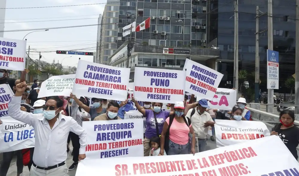 Proveedores marcharon hacia el Ministerio de Desarrollo e Inclusión Social. Foto: La República