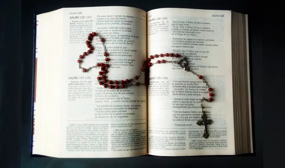 La Biblia es el libro más importante de la religión católica y cristiana.