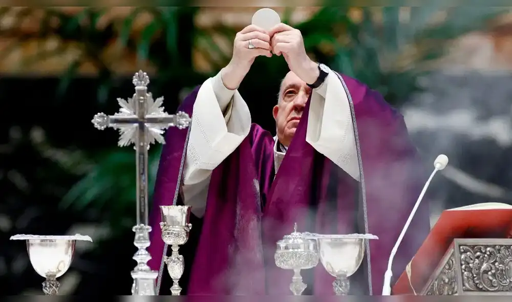 El color litúrgico de la Cuaresma es el morado, que simboliza el luto y la penitencia. Foto: EFE