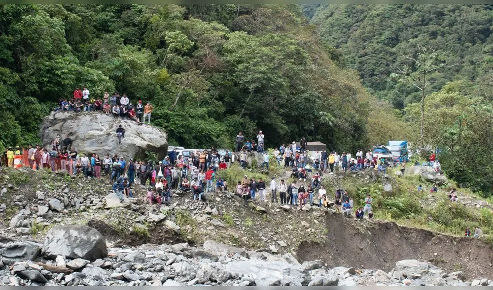 Decenas de ciudadanos se vieron afectados por situación ocurrida en vía Cusco-Madre de Dios. Foto: Municipalidad de Camanti Decenas de ciudadanos se vieron afectados por situación ocurrida en vía Cusco-Madre de Dios. Foto: Municipalidad de Camanti