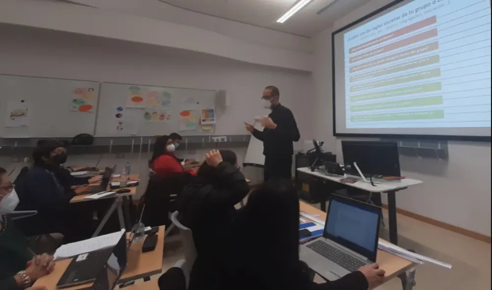 Son seis los principios que ha estipulado el Minedu para el retorno a las clases universitarias: seguridad, flexibilidad, autodeterminación, equivalencia, accesibilidad y calidad. Foto: EFE.