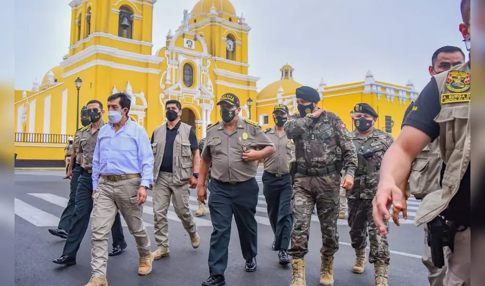 Ministro Alfonso Chávarry se reunió con autoridades para tratar el tema de la inseguridad en La Libertad. Foto: PNP Ministro Alfonso Chávarry se reunió con autoridades para tratar el tema de la inseguridad en La Libertad. Foto: PNP