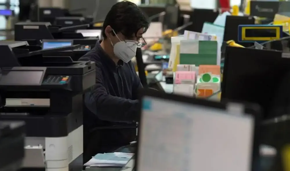 Algunos trabajadores han demostrado mayor productividad al tener un horario laboral de cuatro días de trabajo a la semana. Foto: EFE Algunos trabajadores han demostrado mayor productividad al tener un horario laboral de cuatro días de trabajo a la semana. Foto: EFE
