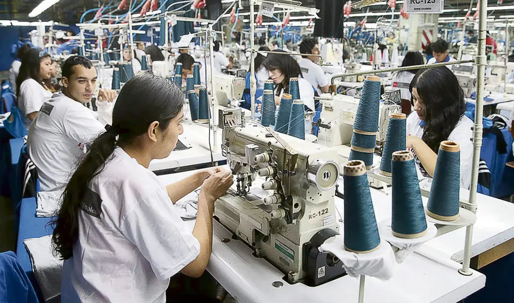 Realidad. Hoy ocho de diez empresas tercerizan servicios. Foto: Andina