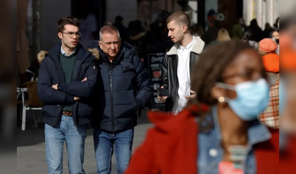 Desde el jueves 10 ya no es obligatorio llevarlas en exteriores en España. Foto: EFE