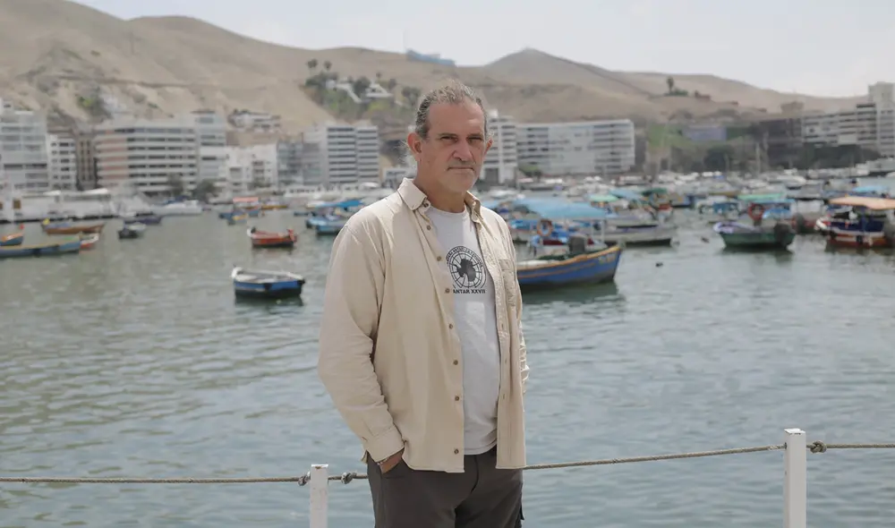 El monitoreo de los organismos es indispensable […], sino vamos a estar consumiendo pescado o mariscos contaminados”, señaló el biólogo Yuri Hooker. Foto: Gerardo Marín/La República