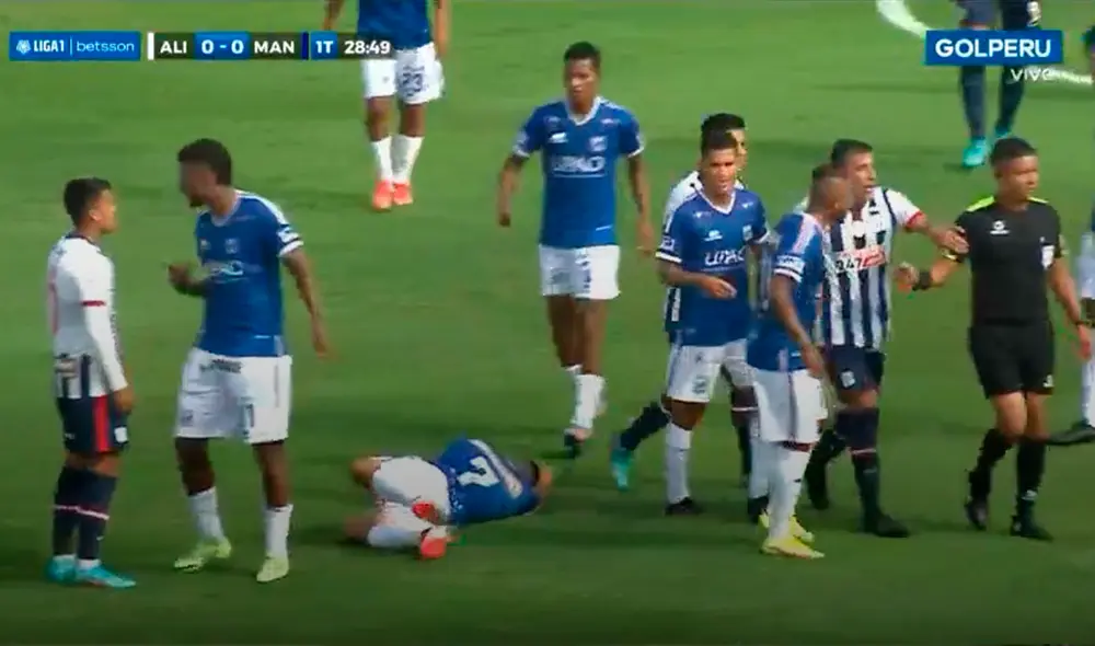 Jairo Concha fue expulsado a los 29 minutos del primer tiempo. Foto: captura Golperú