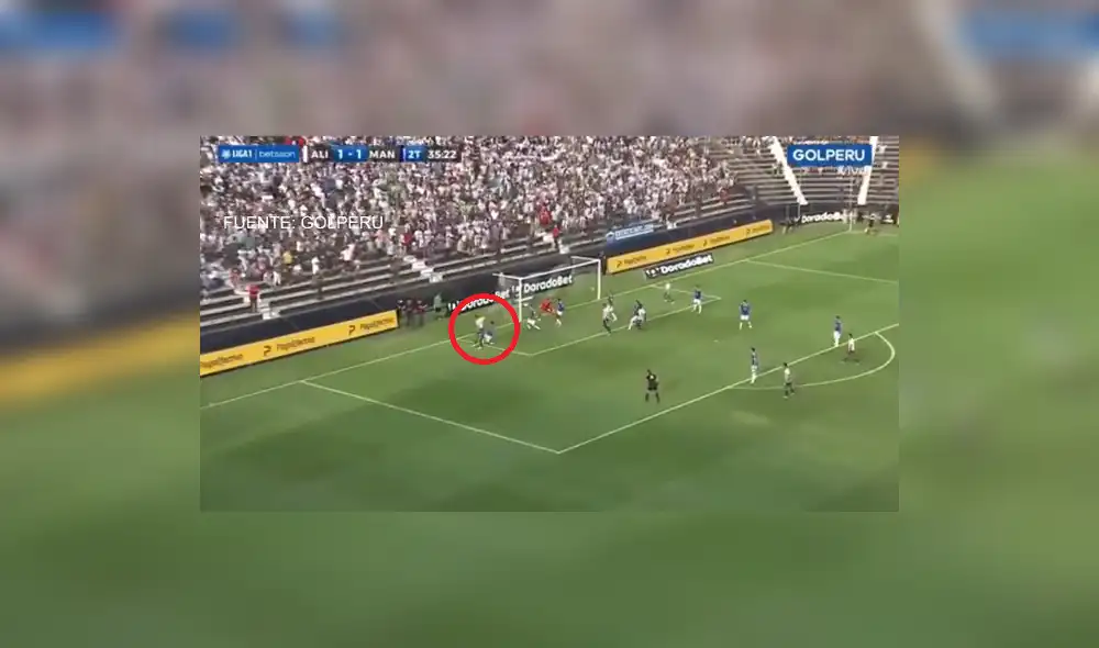 Pablo Miguez anotó el segundo gol de Alianza Lima tras córner de Lavandeira. Foto: GolPerú