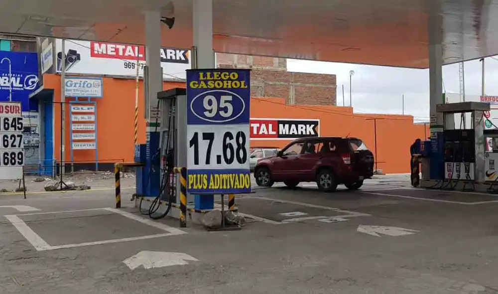 Este domingo en Arequipa, un galón de gasolina de 90 se cotizó cerca de los 17,00 soles. Foto: URPI/Wilder Pari