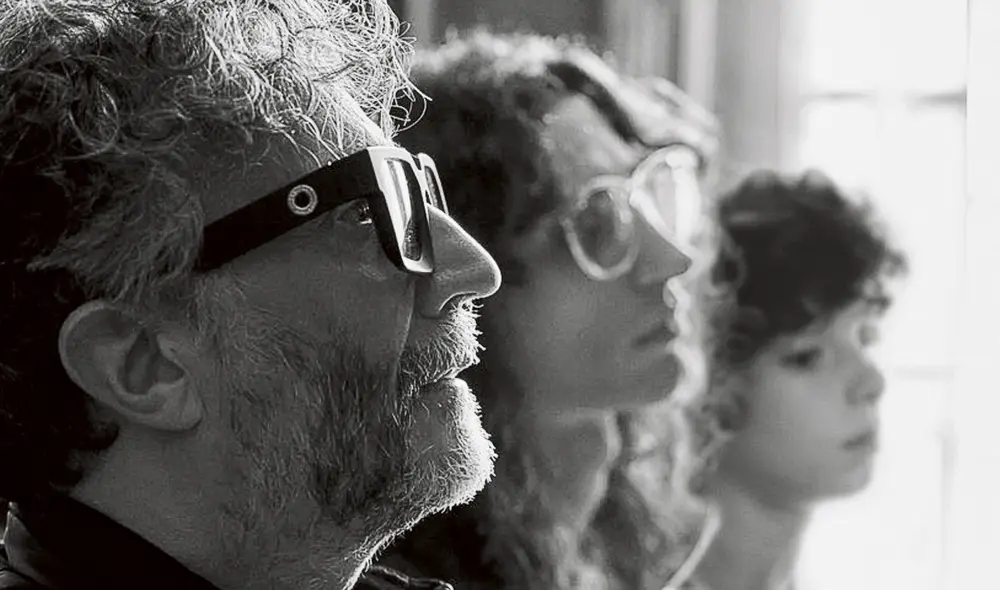 Tres etapas. Fito Páez junto a Iván Hochman y Gaspar Offenhenden, actores que darán vida a su etapa de la niñez y la adultez respectivamente. Foto: difusión