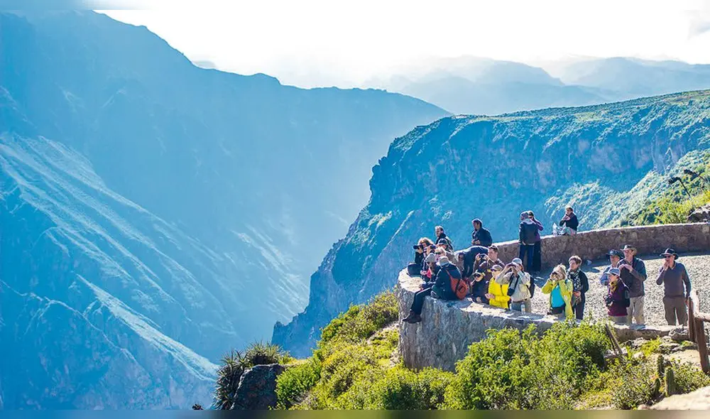Peligro. Turistas que llegan al valle de Colca están en riesgo si no llegan acompañados de guías profesionales que los orienten de los riesgos de la zona. Foto: Archivo Peligro. Turistas que llegan al valle de Colca están en riesgo si no llegan acompañados de guías profesionales que los orienten de los riesgos de la zona. Foto: Archivo