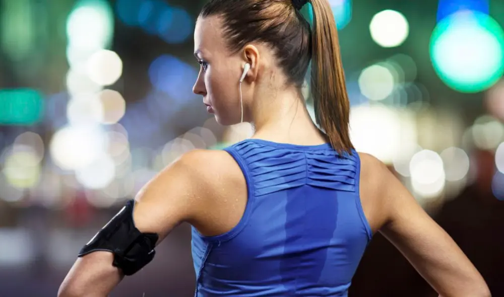 El exceso de sudor después de hacer ejercicios puede dejar mal olor en las prendas. Foto: hogarmania