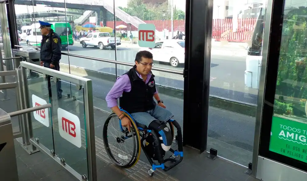 La Tarjeta Incluyente CDMX permite acceso gratuito a servicios como el Metrobús. Foto: Grupo Expansión La Tarjeta Incluyente CDMX permite acceso gratuito a servicios como el Metrobús. Foto: Grupo Expansión