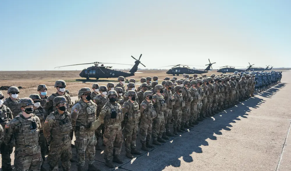Cuando los esfuerzos diplomáticos no dan fruto, la fuerza militar de los miembros de la OTAN emprende operaciones de gestión de crisis. Foto: AFP